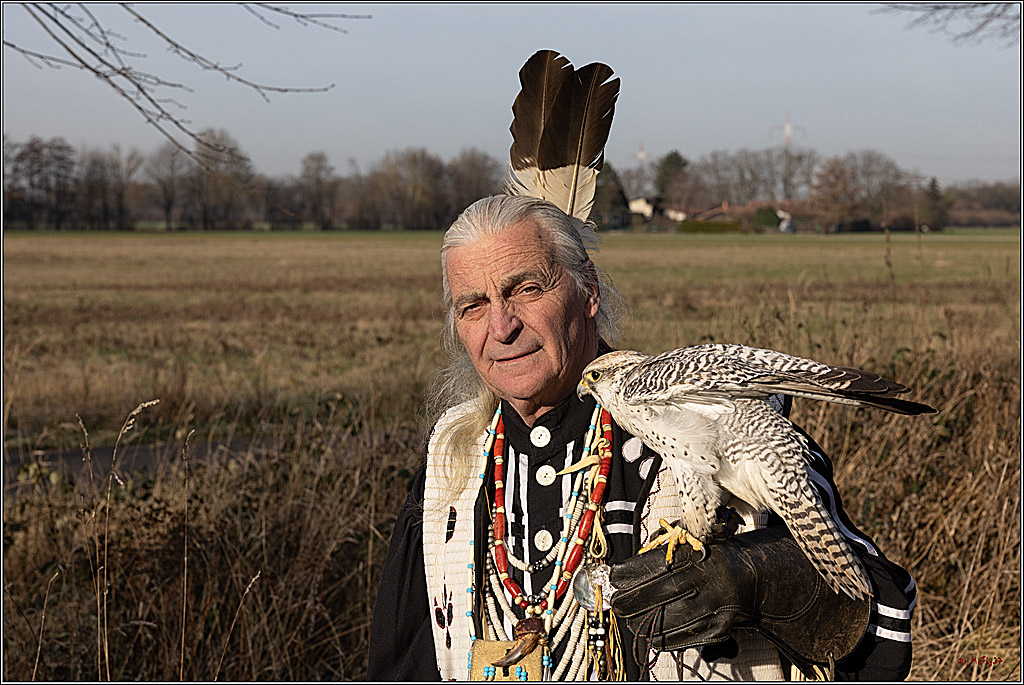 Cheyenne-Halbblut Hunting Wolf in der Falknerei Pierre Schmidt; Gymnich, 09.02.2023